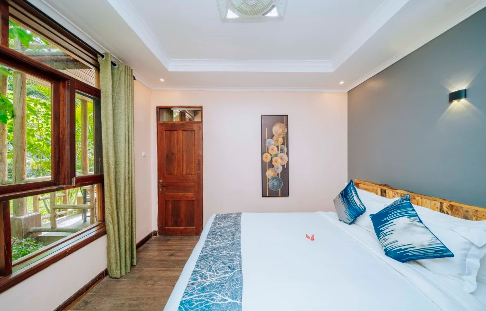 Under the Shade - Gallery Image 1