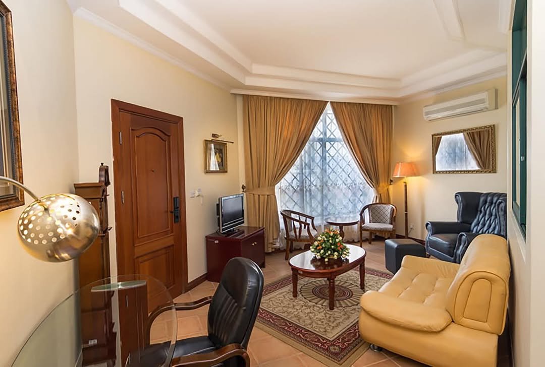 Gold Crest Hotel - Gallery Image 2