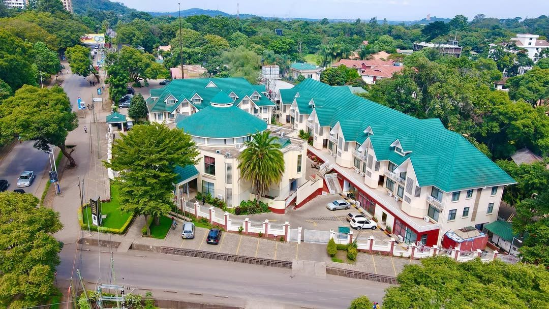 Gold Crest Hotel - Gallery Image 2